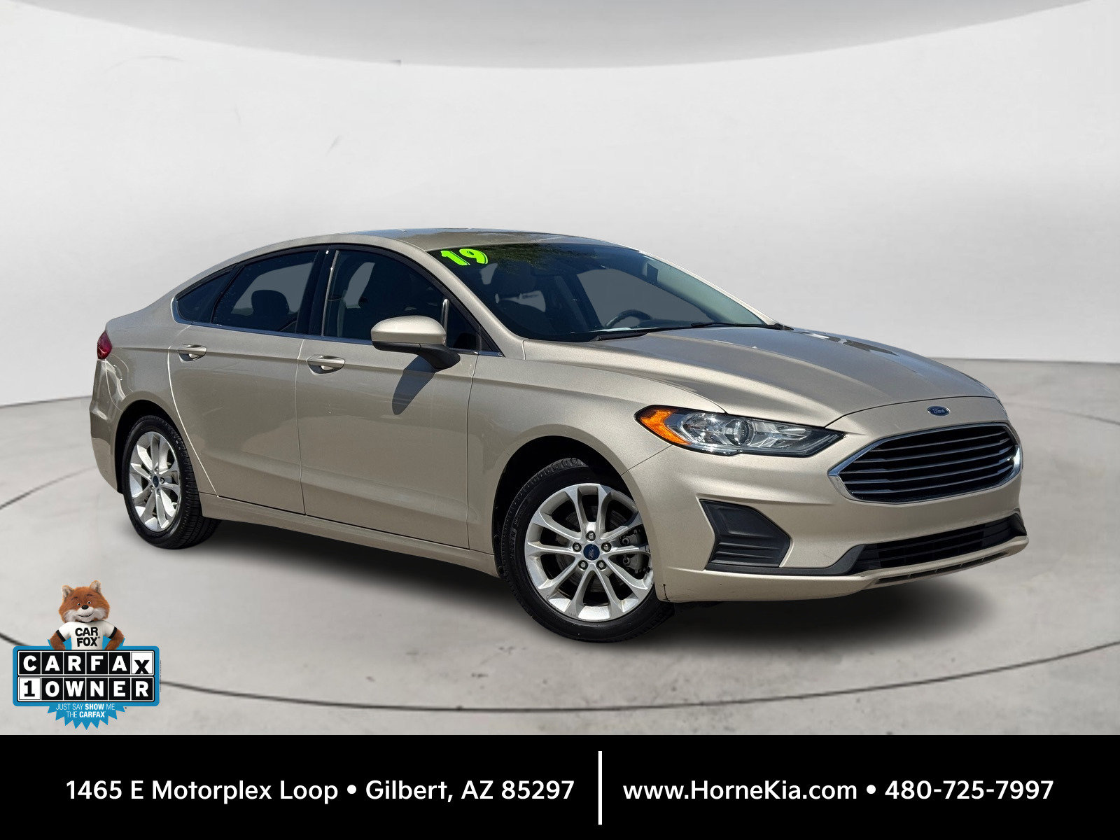 Used 2019 Ford Fusion SE image 1