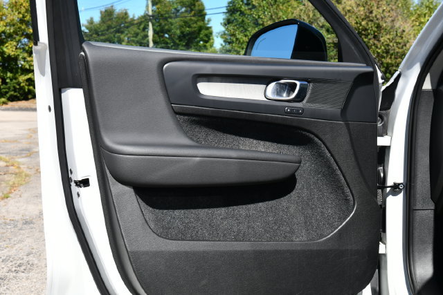Certified 2025 Volvo XC40 B5 Plus AWD/4WD image 13