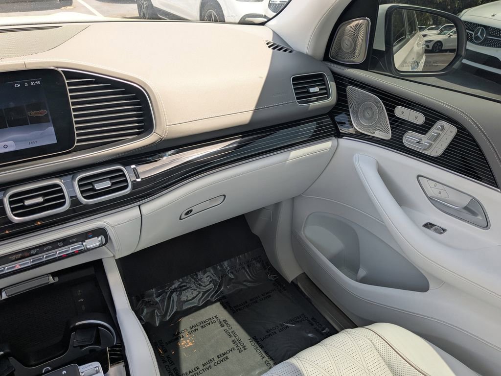 Used 2025 Mercedes-Benz Maybach GLS 600 4MATIC image 4