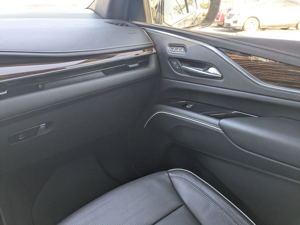 Used 2023 Cadillac Escalade ESV Premium Luxury image 20