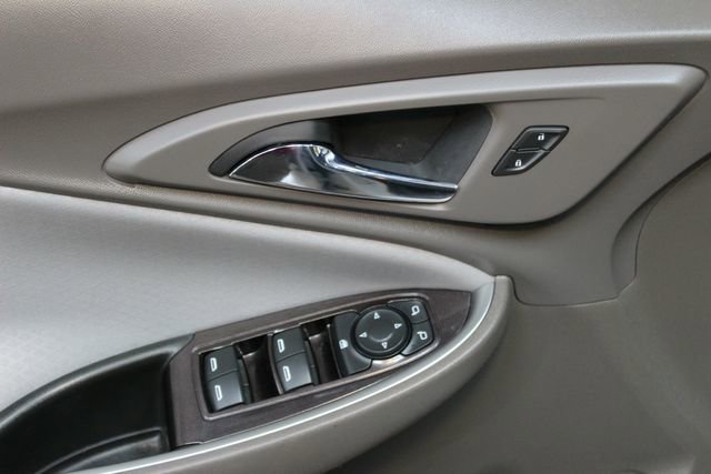 Used 2018 Chevrolet Malibu LS w/ LPO, Convenience Package 2 FWD image 16