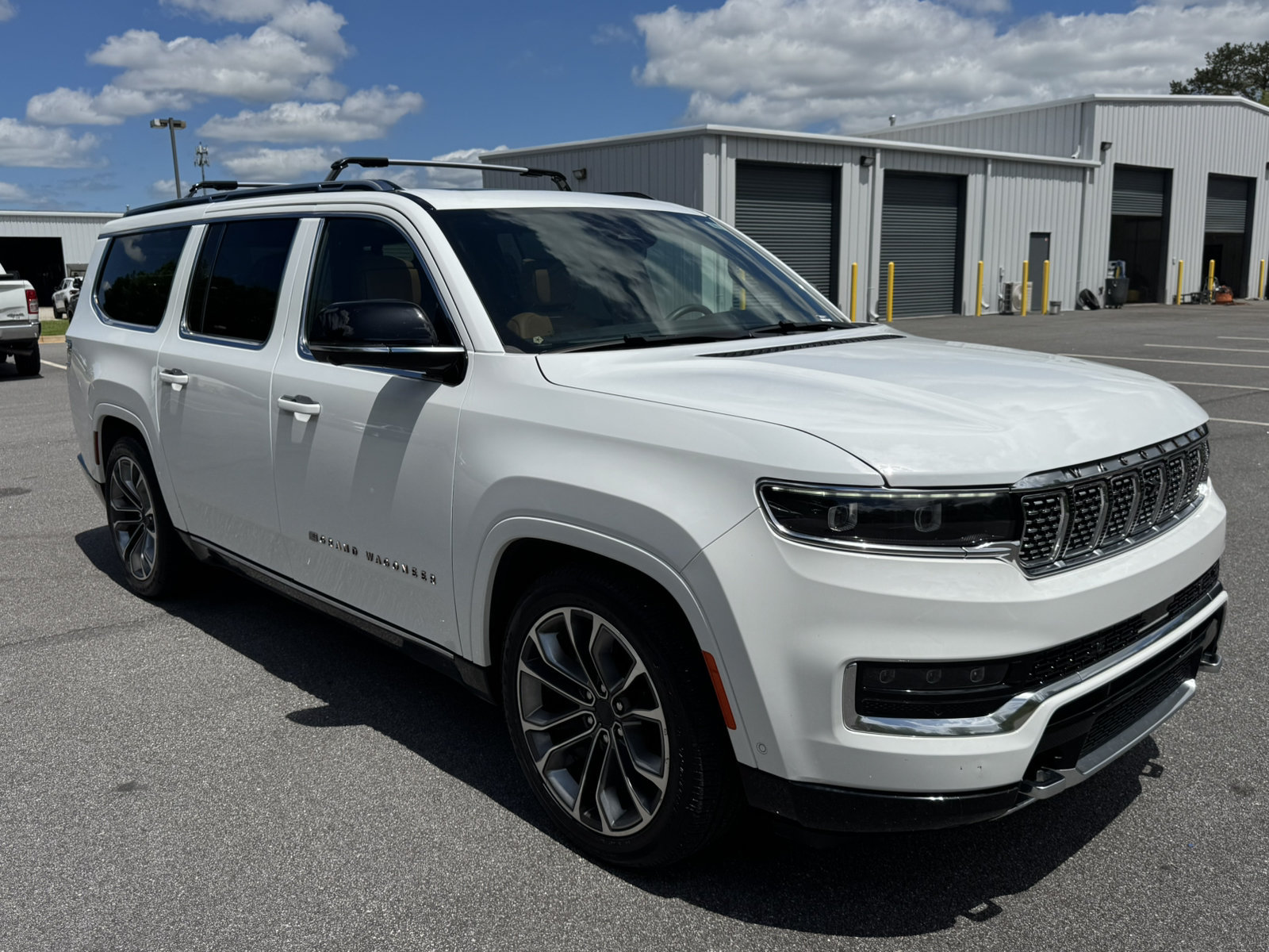 Used 2025 Jeep Grand Wagoneer L Series III w/ Rear Seat Video Group 1 AWD/4WD image 3