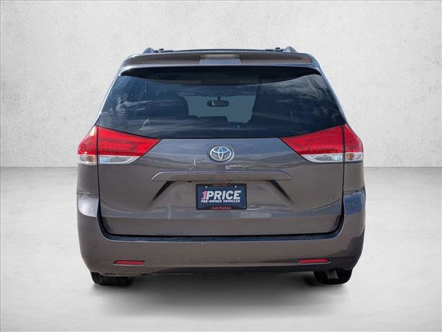 Used 2014 Toyota Sienna XLE image 7