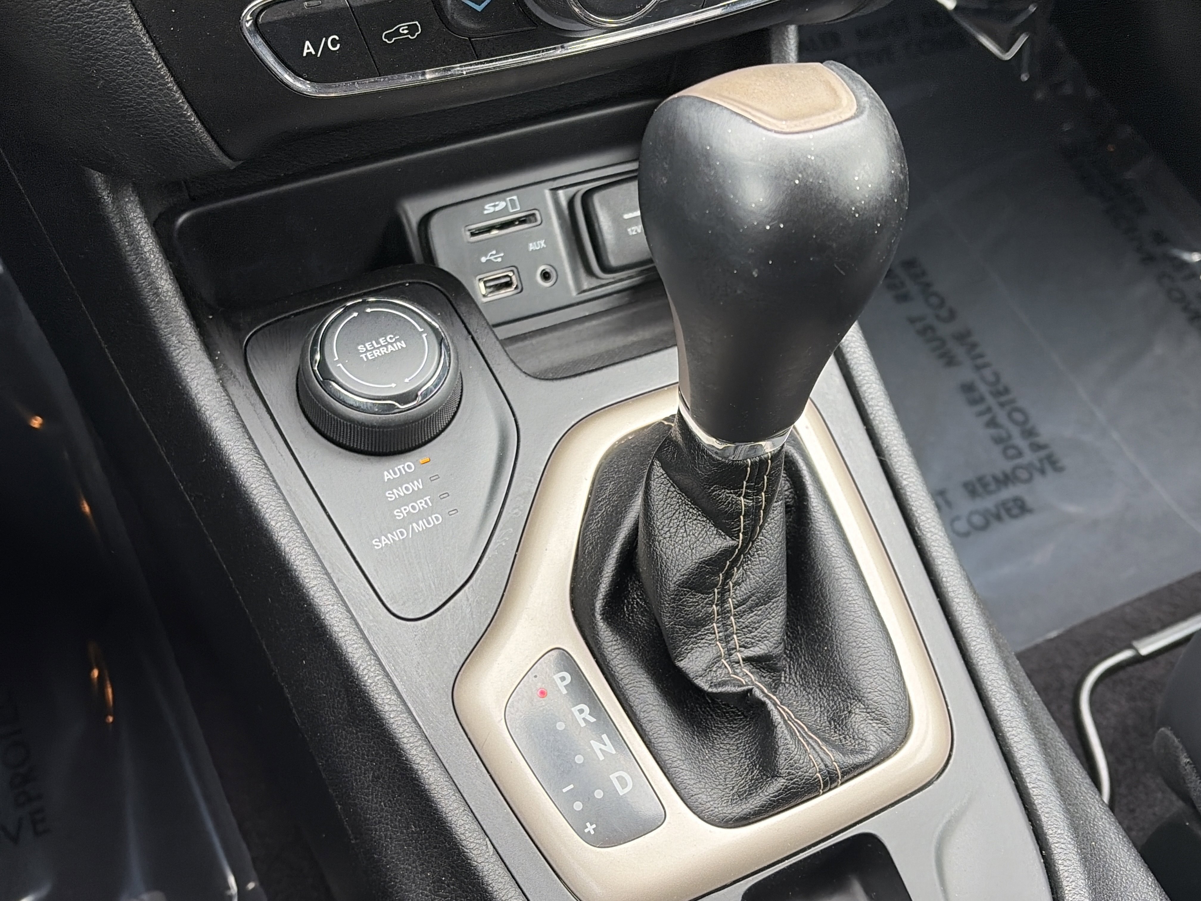 Used 2017 Jeep Cherokee Limited AWD/4WD image 25