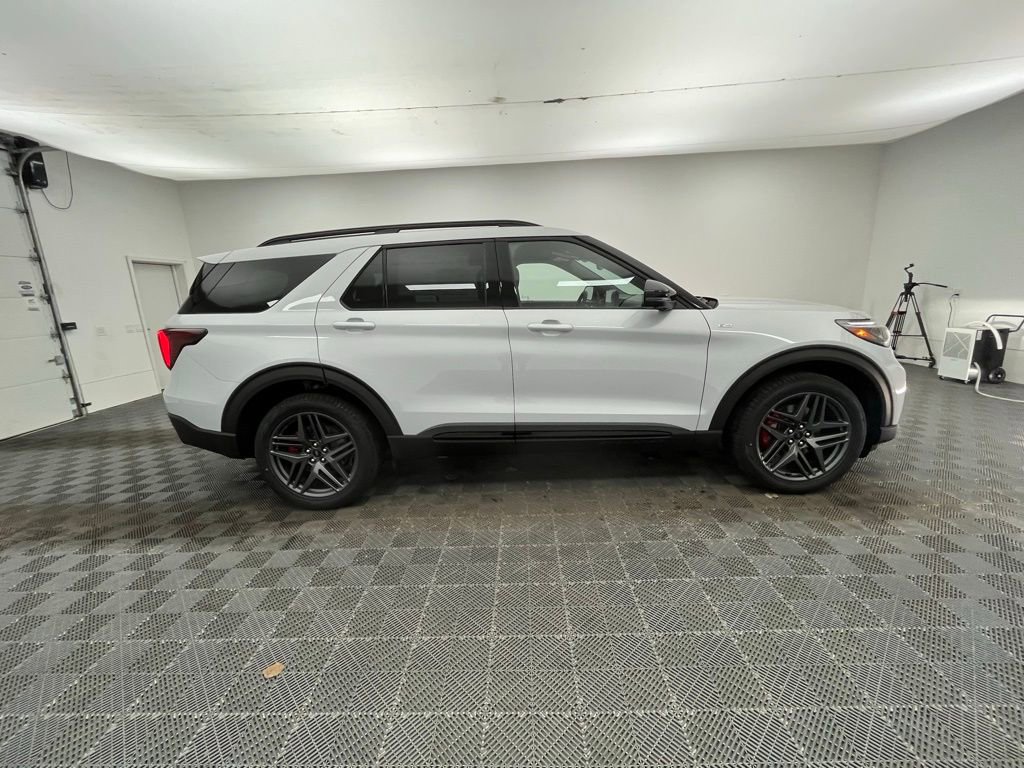New 2026 Ford Explorer ST-Line w/ ST-Line Street Pack AWD/4WD image 8