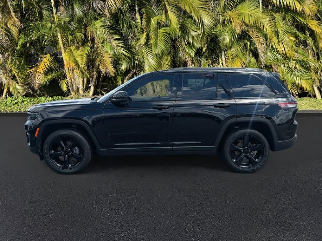 Used 2024 Jeep Grand Cherokee Altitude RWD image 9