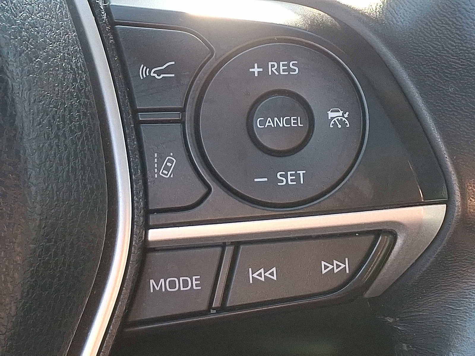 Used 2021 Toyota Camry XLE w/ Navigation Package image 23