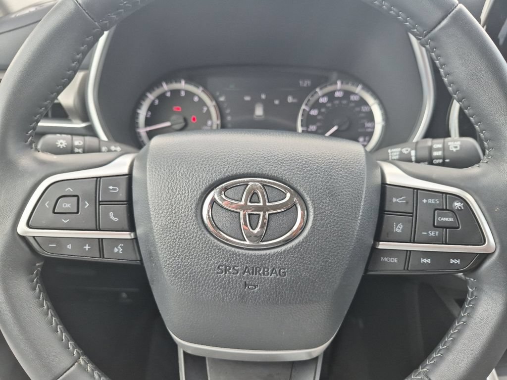 Used 2026 Toyota Highlander XLE AWD/4WD image 25