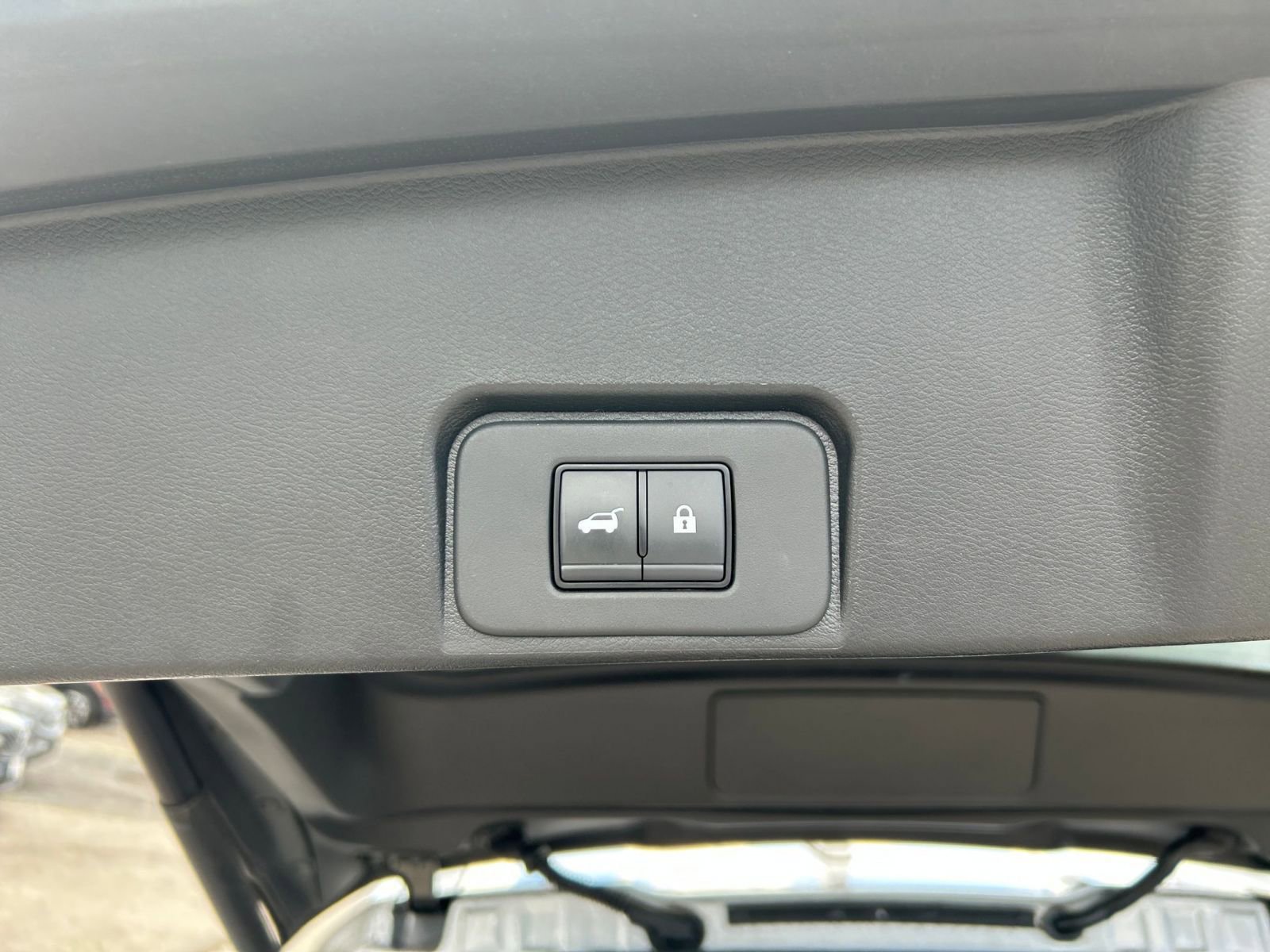 Used 2025 Nissan Rogue SV FWD image 20