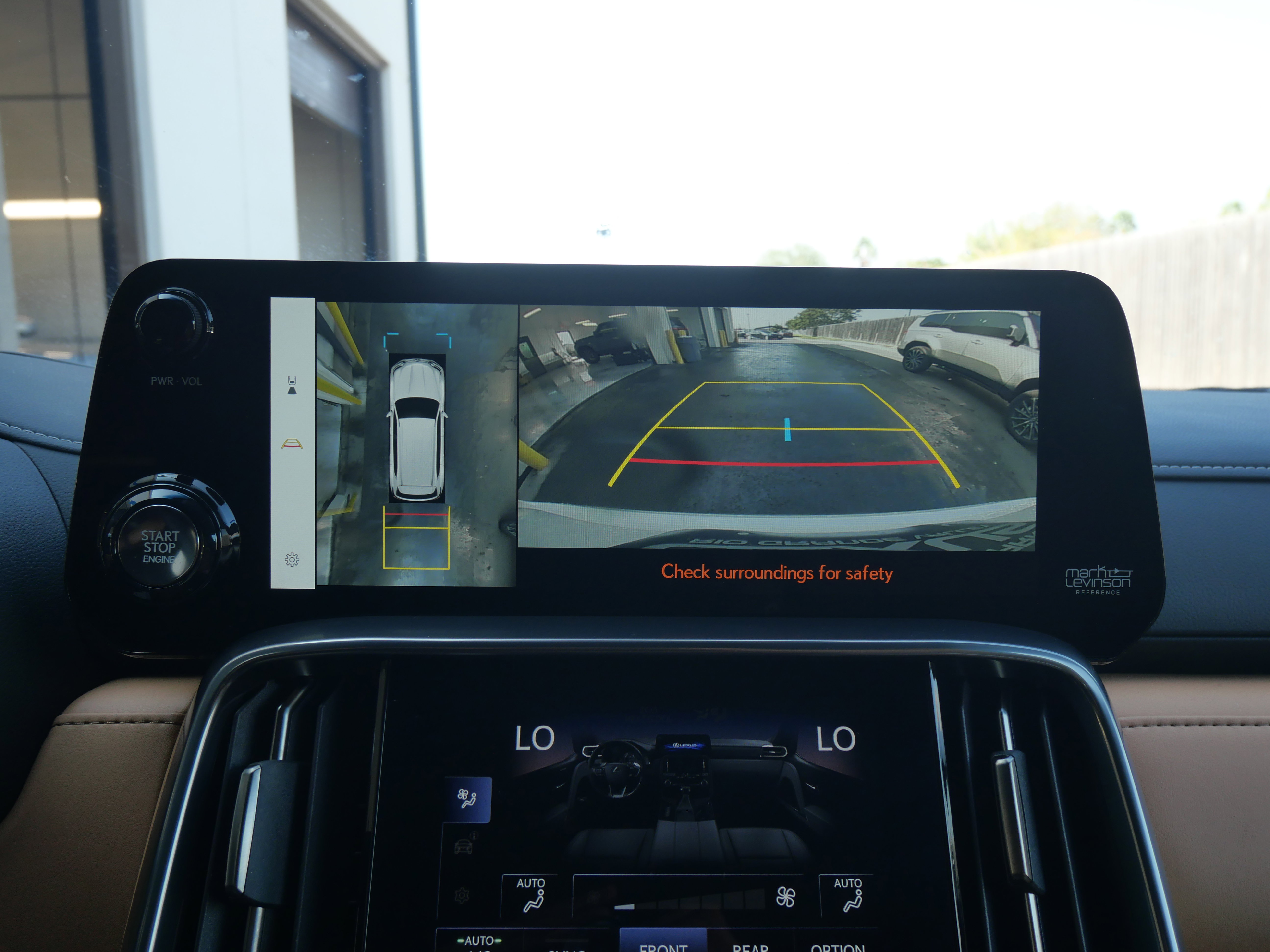 Used 2025 Lexus LX 600 4WD w/ Luxury Package image 18