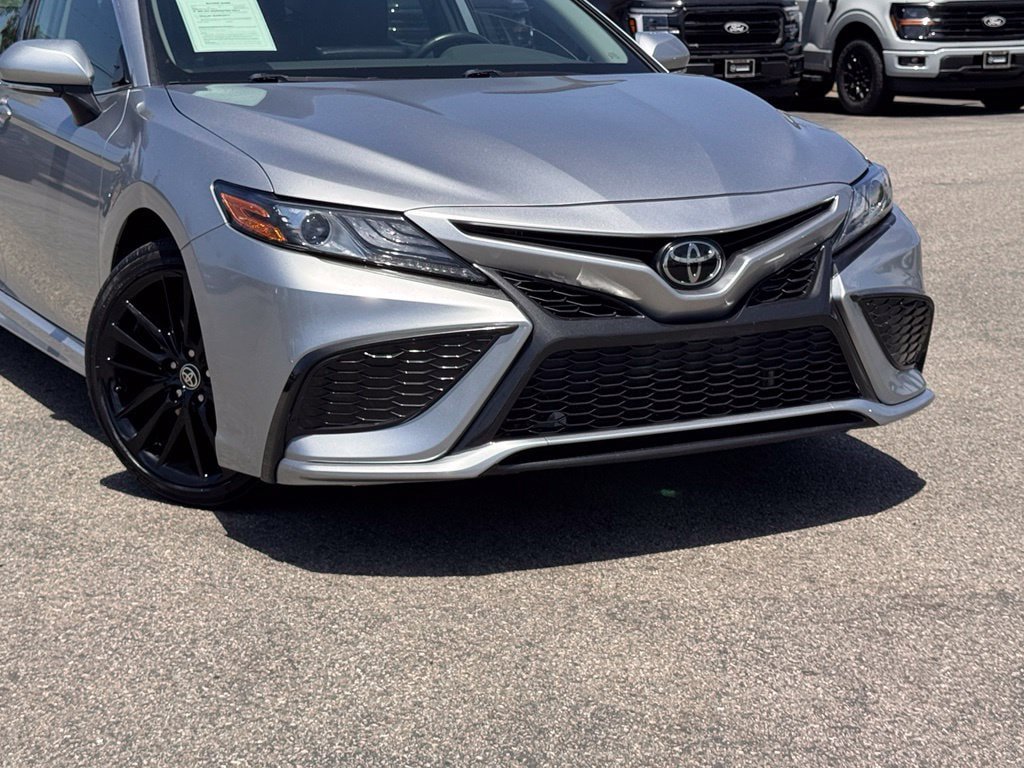 Used 2023 Toyota Camry XSE FWD image 3