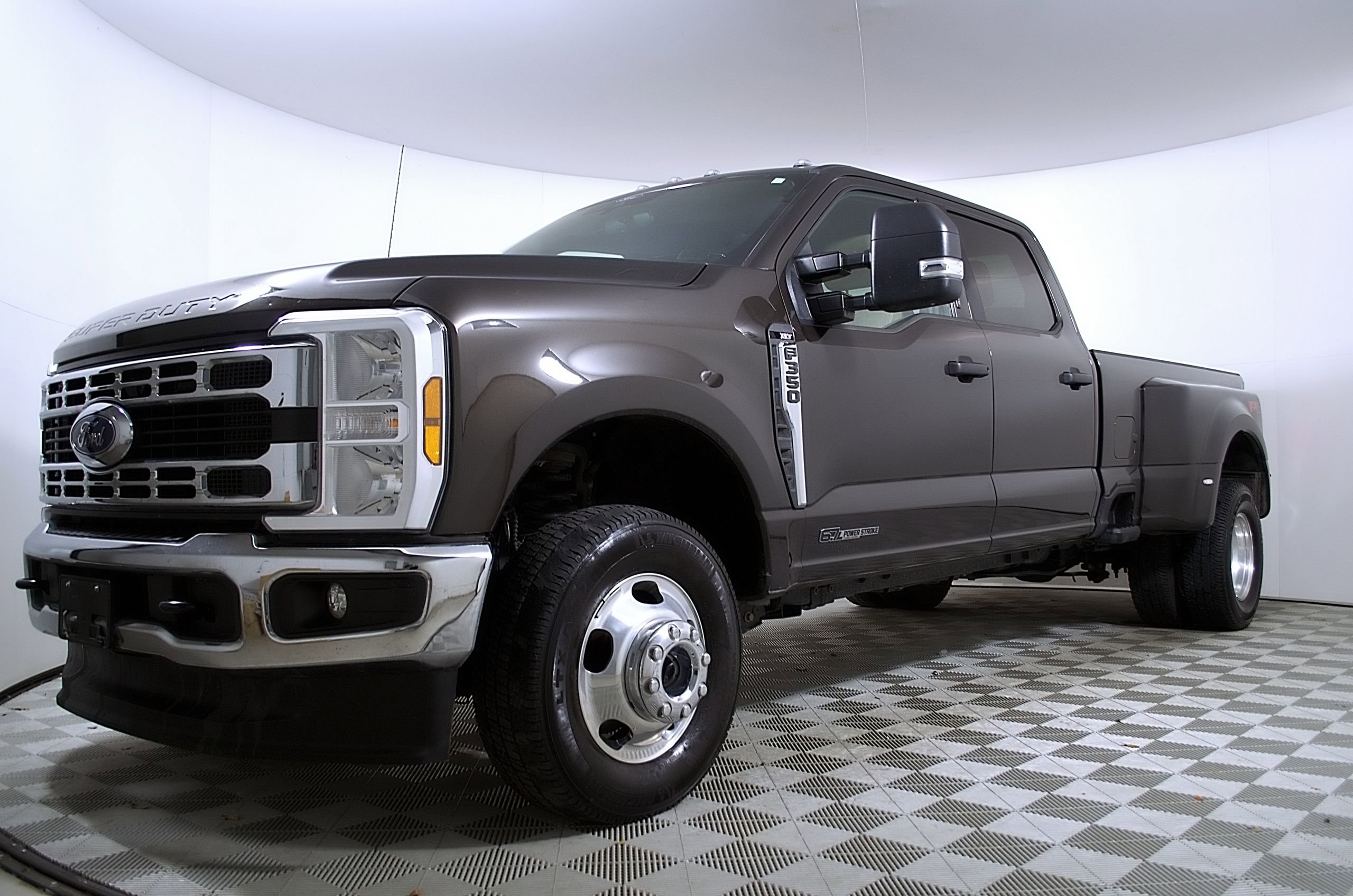 Used 2024 Ford F350 XLT image 3