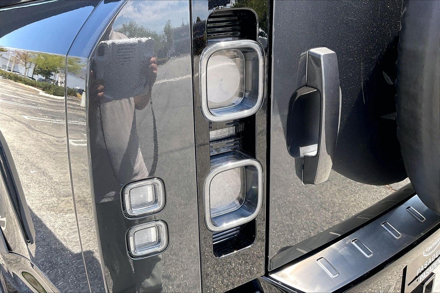 Used 2024 Land Rover Defender 130 X AWD/4WD image 27