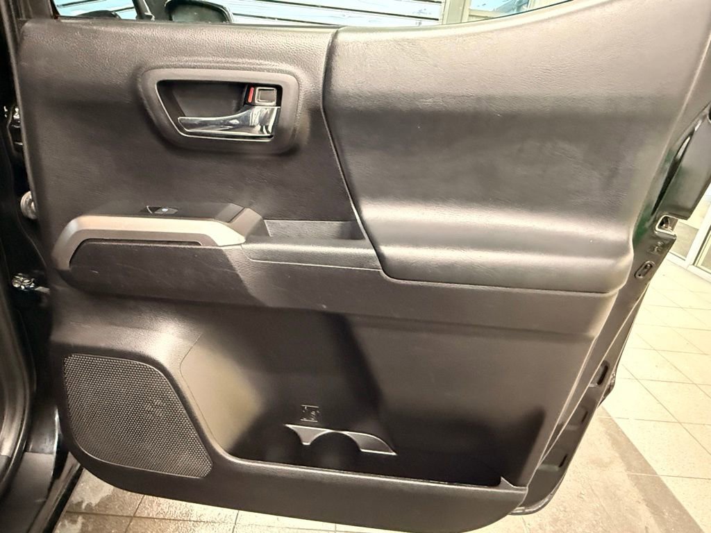 Used 2021 Toyota Tacoma Limited image 41