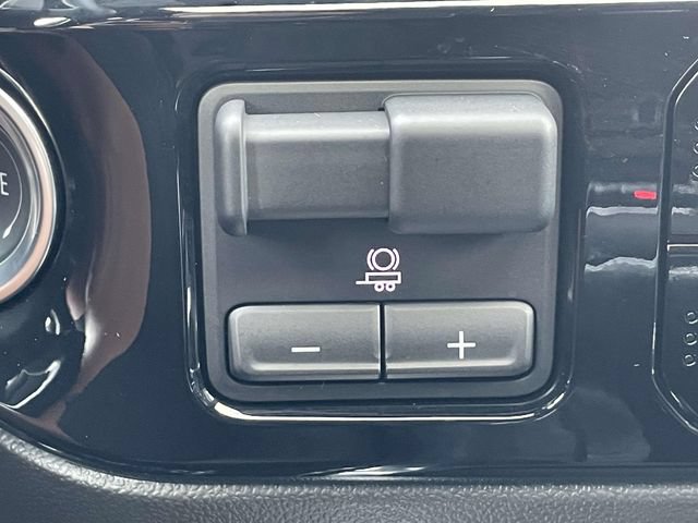 Used 2025 Chevrolet Silverado 1500 LT Trail Boss w/ Convenience Package II AWD/4WD image 23