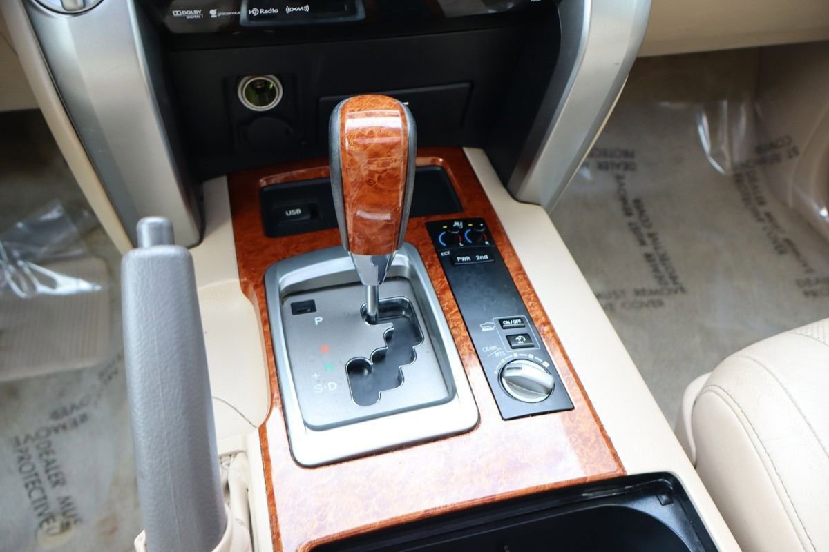 Used 2013 Toyota Land Cruiser image 16