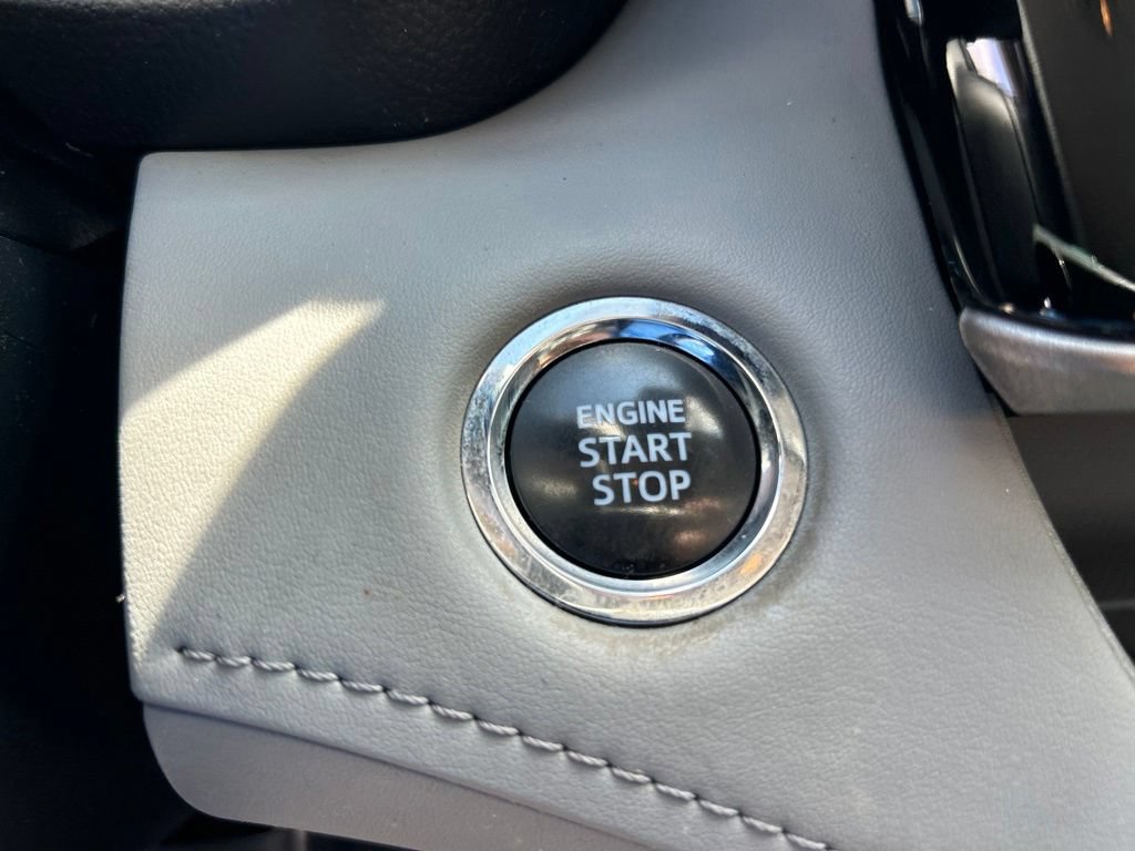 Used 2022 Toyota Highlander L FWD image 39