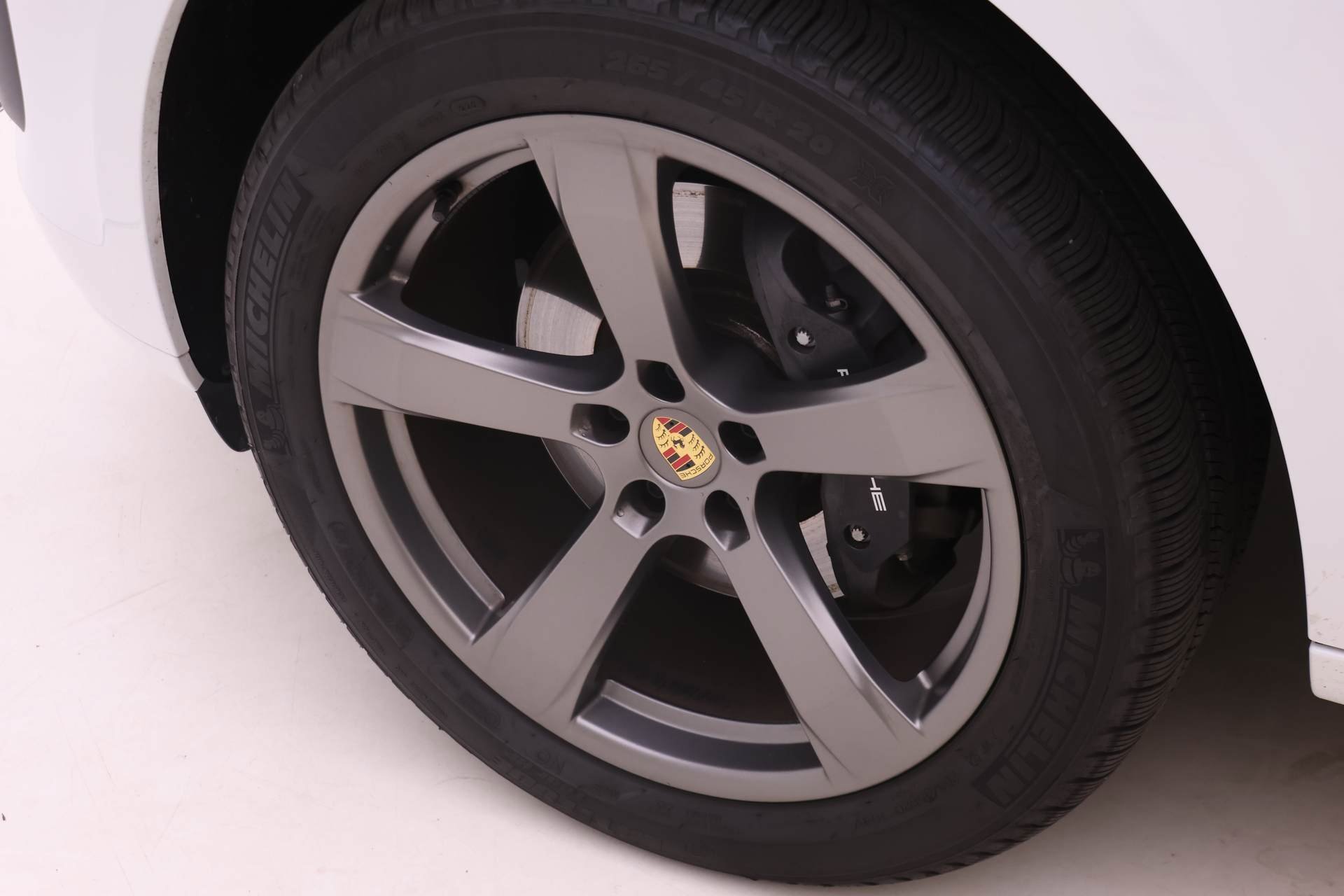 Used 2025 Porsche Macan image 25