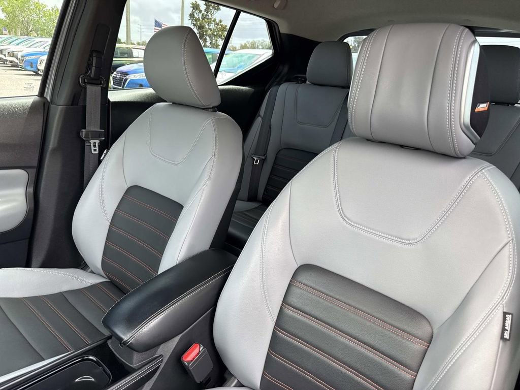 Used 2023 Nissan Kicks SR w/ SR Premium Package FWD image 20