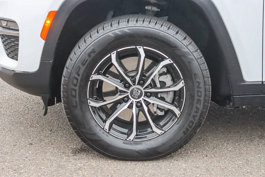 Used 2023 Jeep Grand Cherokee 4WD 4xe image 16