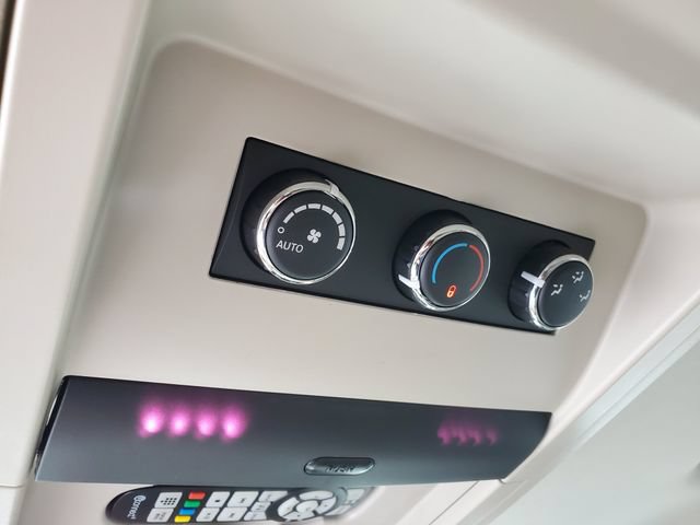 Used 2015 Chrysler Town & Country Limited Platinum FWD image 13