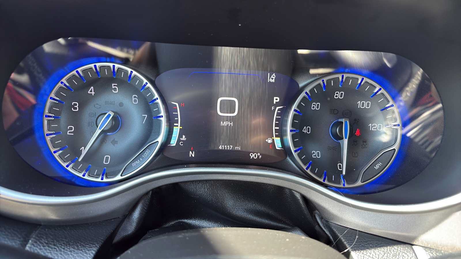 Used 2023 Chrysler Pacifica Touring-L FWD image 11