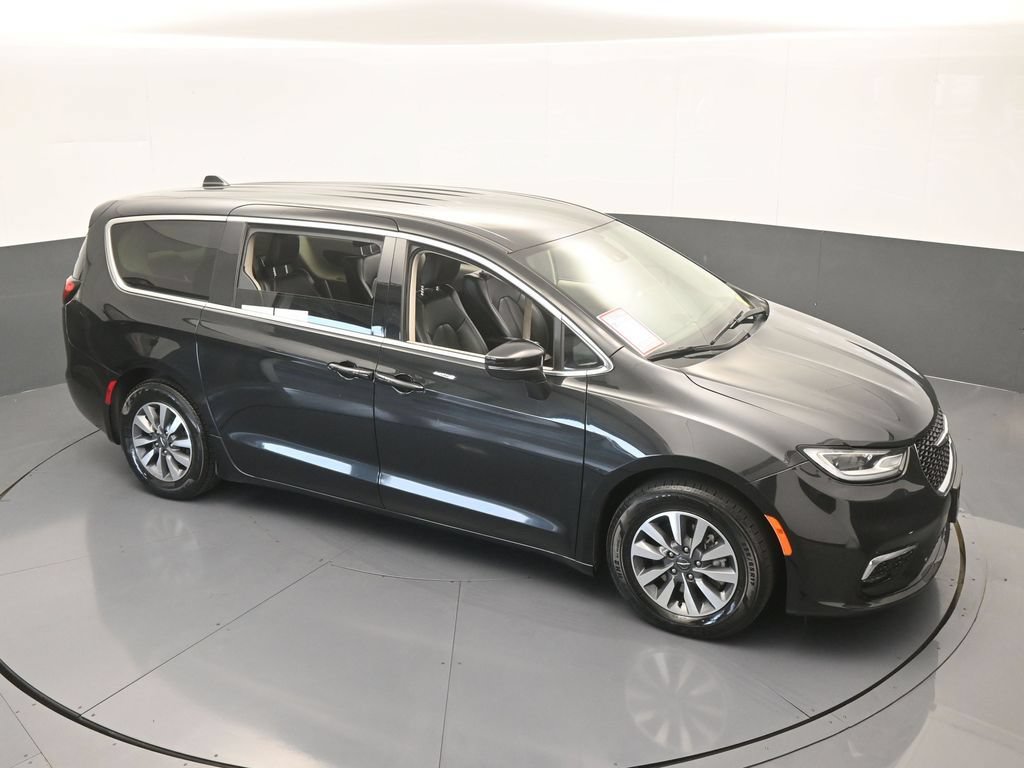 Used 2023 Chrysler Pacifica Touring-L FWD image 53