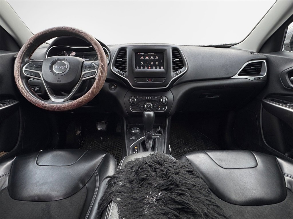 Certified 2019 Jeep Cherokee Latitude Plus w/ Cold Weather Group image 23