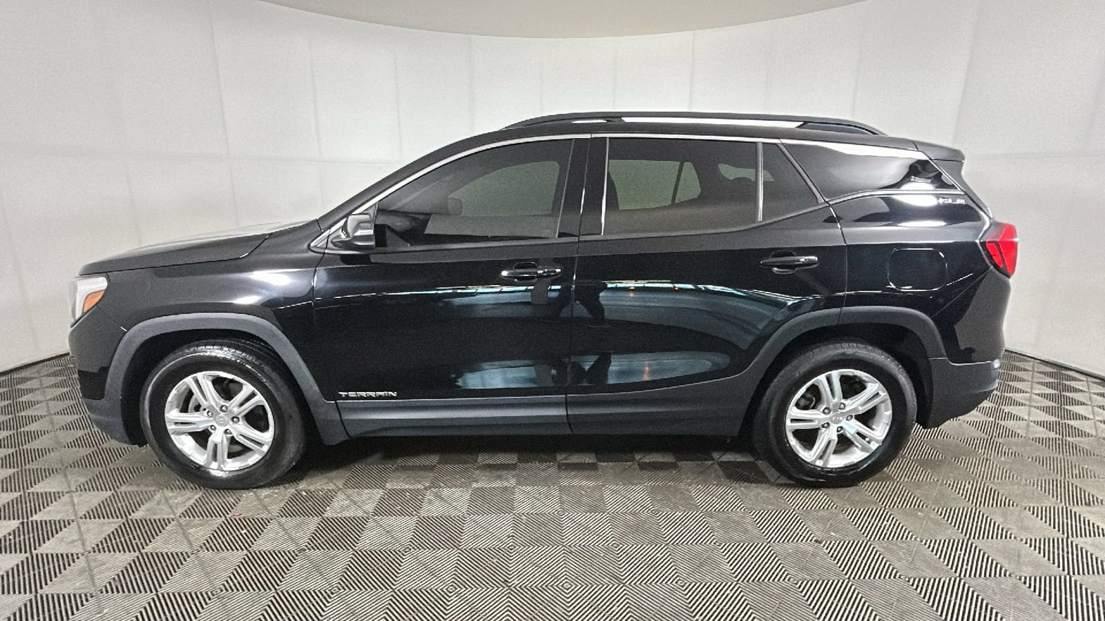 Used 2020 GMC Terrain SLE w/ Driver Convenience Package AWD/4WD image 7
