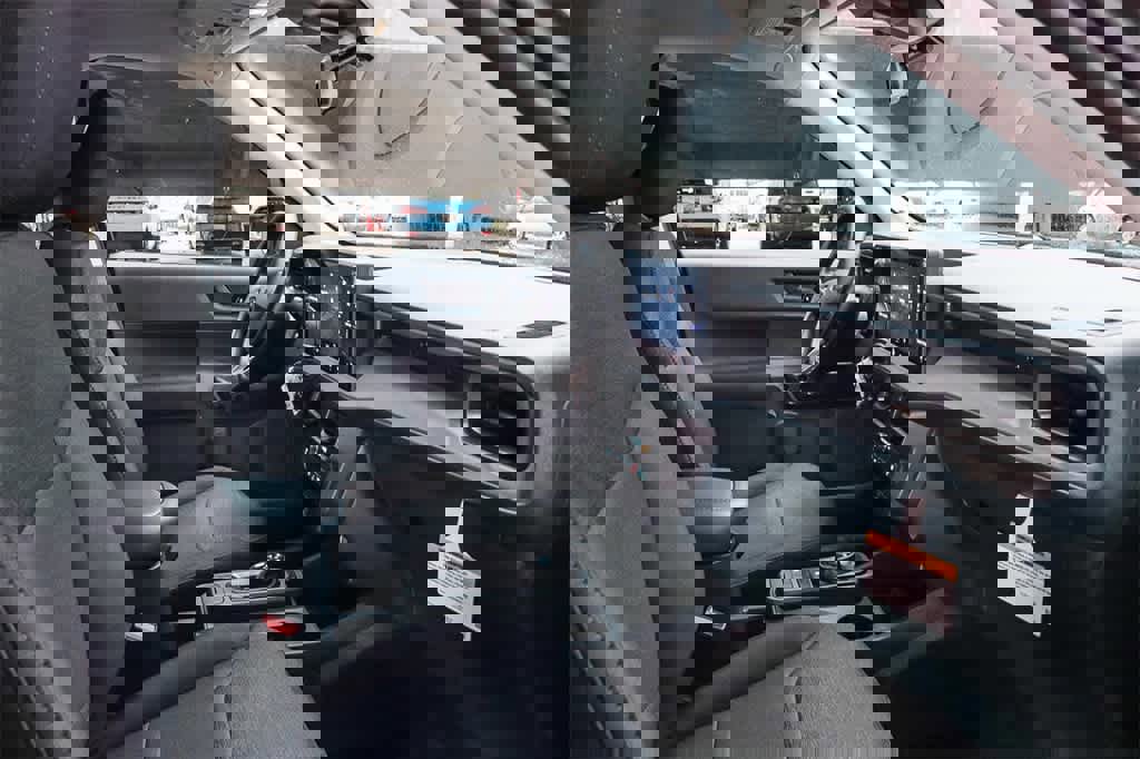 New 2025 Ford Maverick XL image 17