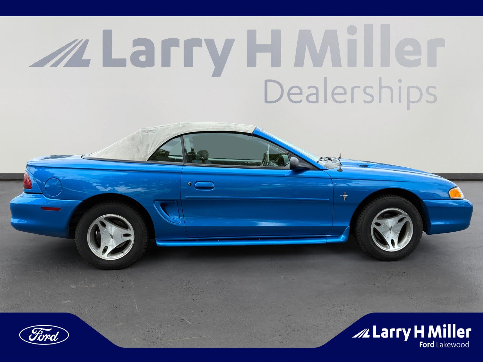 Used 1998 Ford Mustang Convertible RWD image 6
