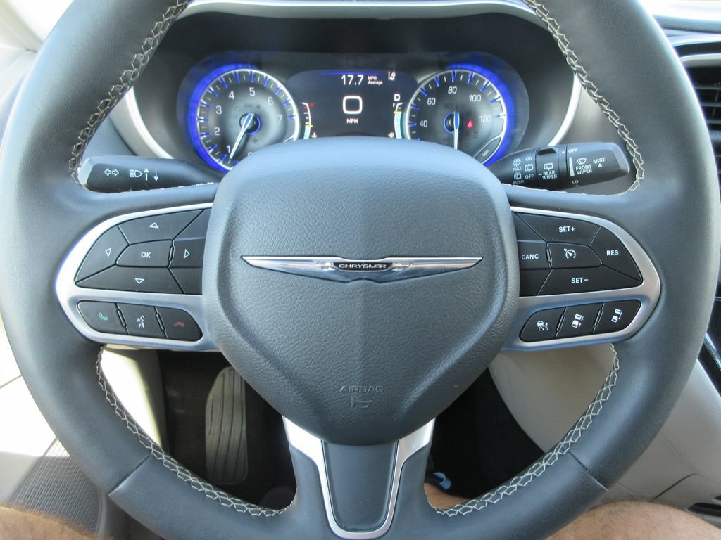 Used 2024 Chrysler Pacifica Touring-L FWD image 24