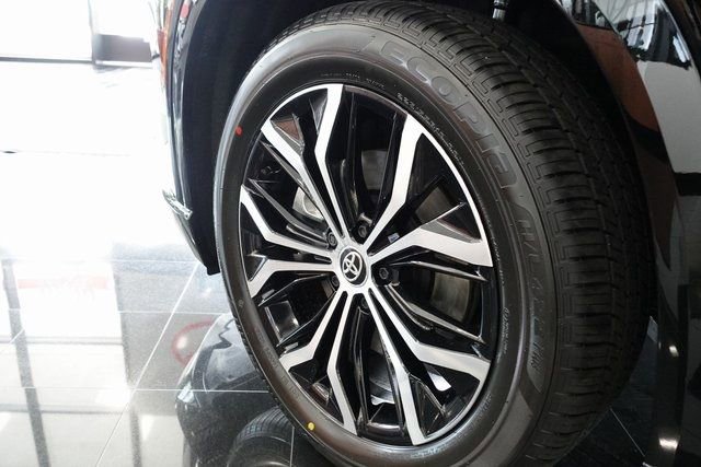 New 2025 Toyota Crown Signia image 11