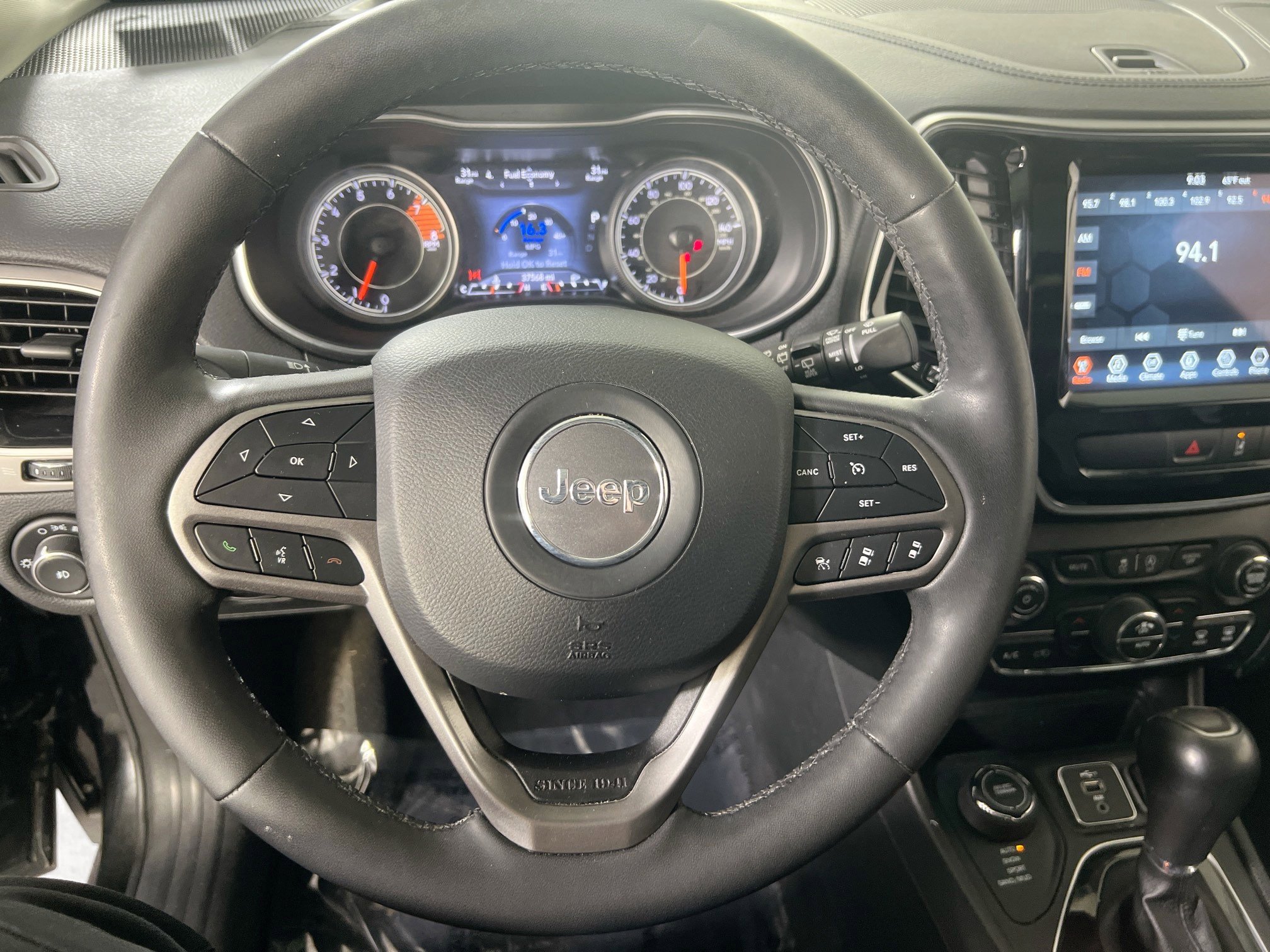 Used 2022 Jeep Cherokee Limited w/ Mopar Interior Package image 11