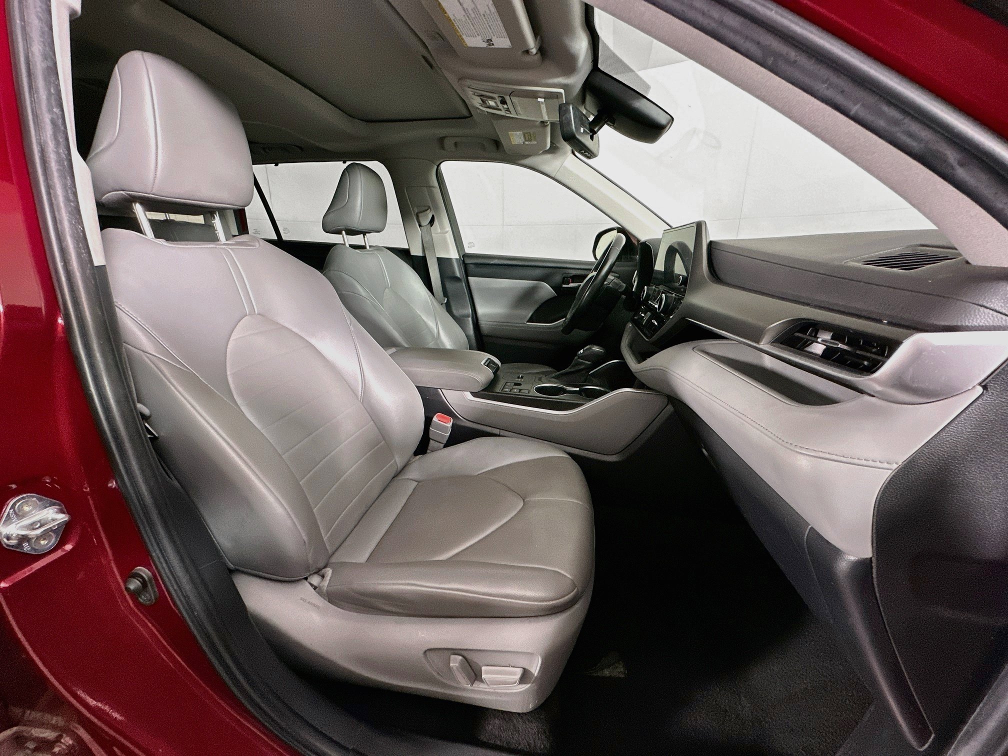 Used 2023 Toyota Highlander XLE FWD image 35
