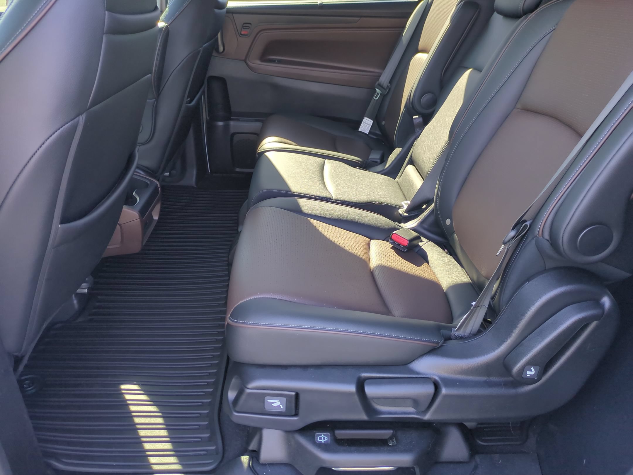 Used 2025 Honda Odyssey Elite image 28