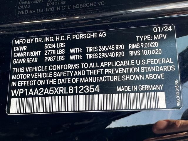 Used 2024 Porsche Macan AWD/4WD image 34