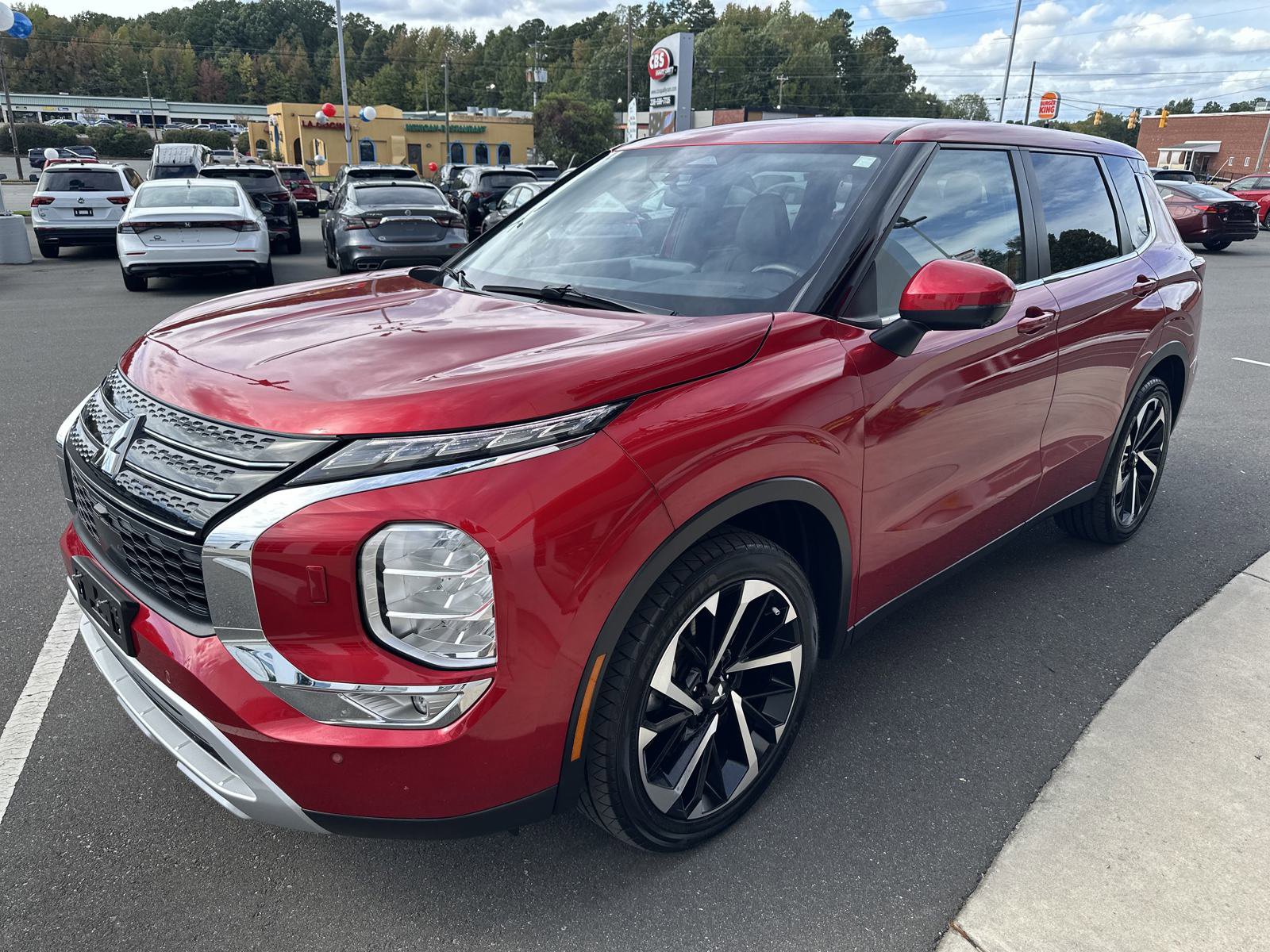 Used 2022 Mitsubishi Outlander SEL Black Edition image 4