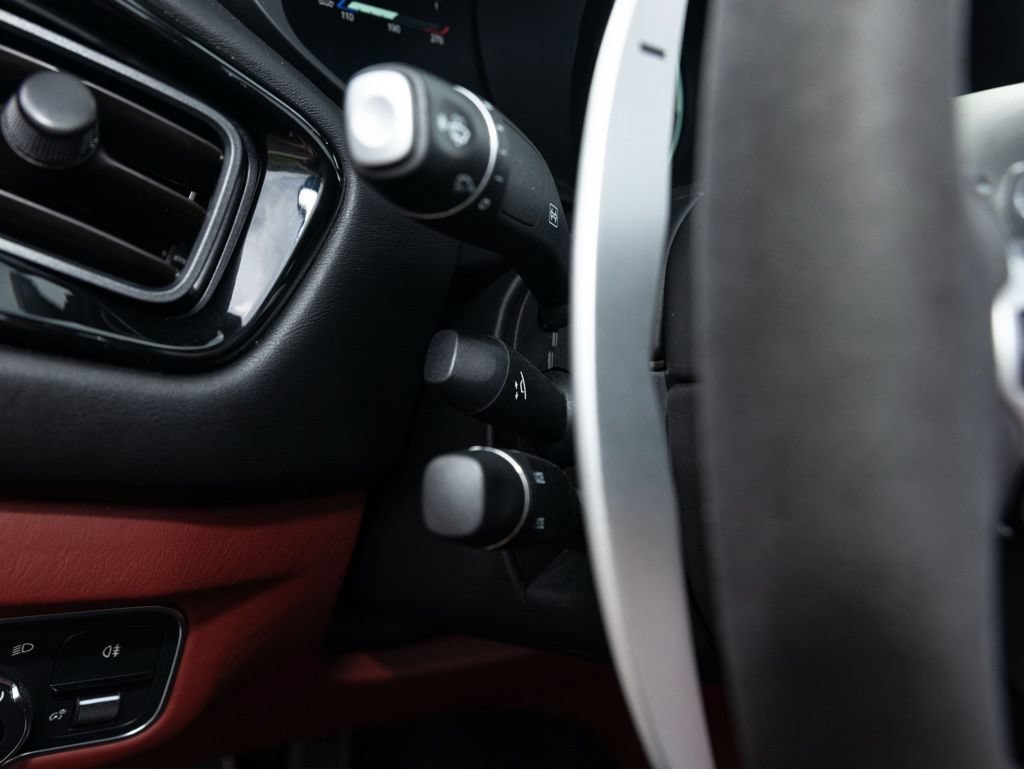 Used 2021 Aston Martin V8 Vantage Roadster RWD image 35