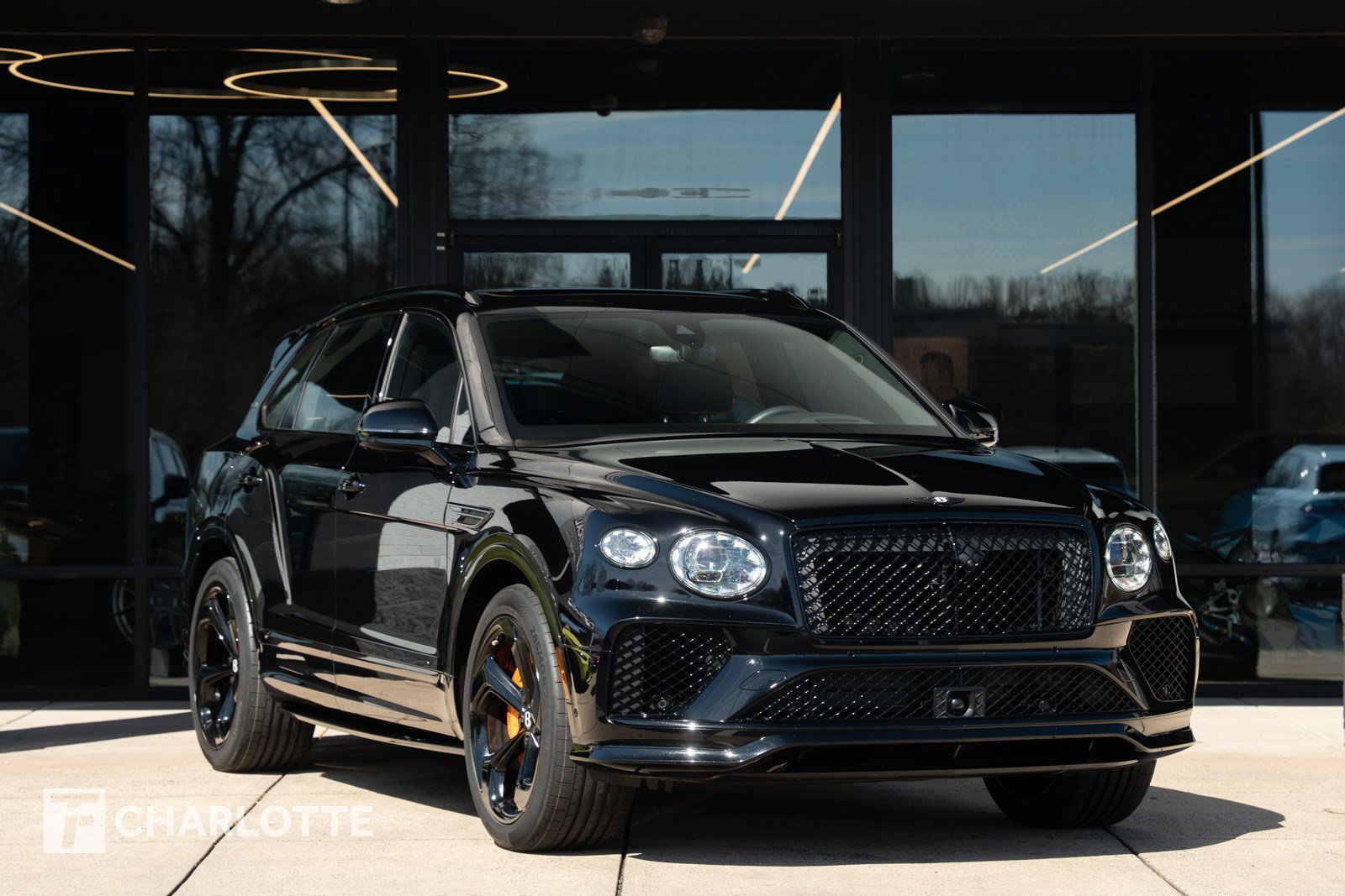 Used 2025 Bentley Bentayga AWD/4WD image 2