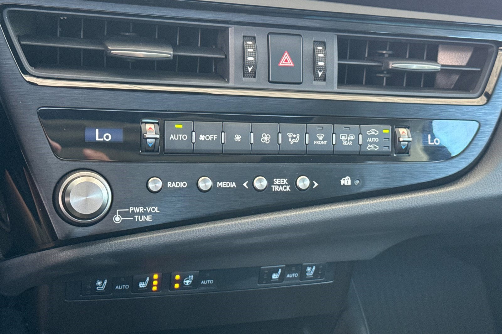 Certified 2024 Lexus ES 300h w/ Premium Package FWD image 25