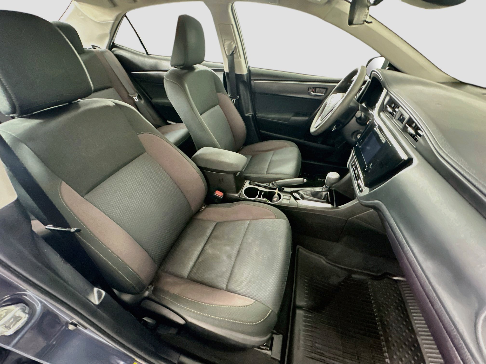 Used 2018 Toyota Corolla LE FWD image 28
