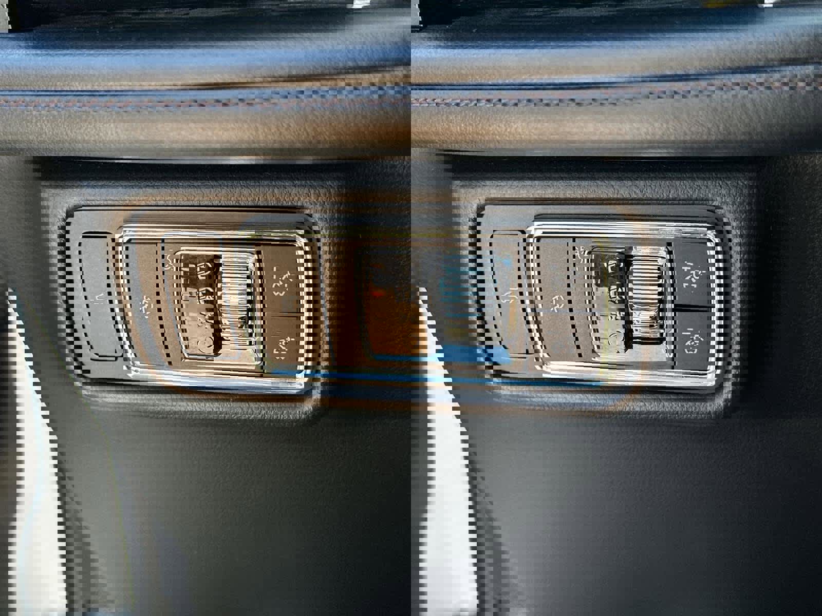 Used 2020 Lincoln Aviator Reserve w/ Equipment Group 201A image 29