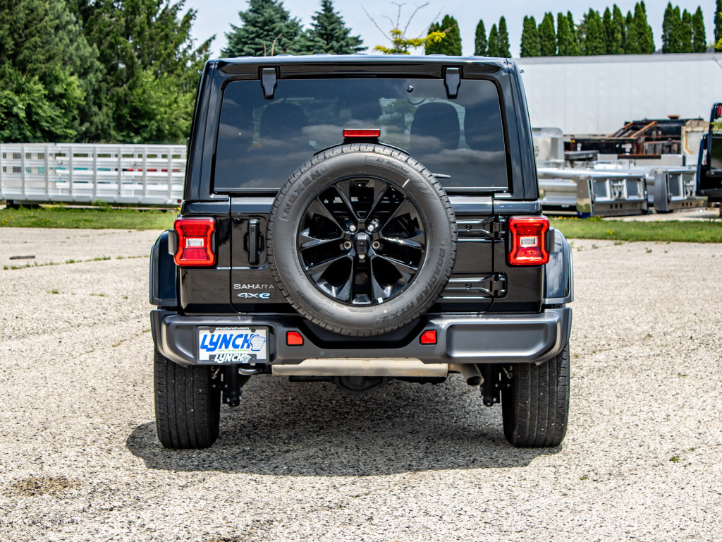 Used 2025 Jeep Wrangler Unlimited Sahara AWD/4WD image 3