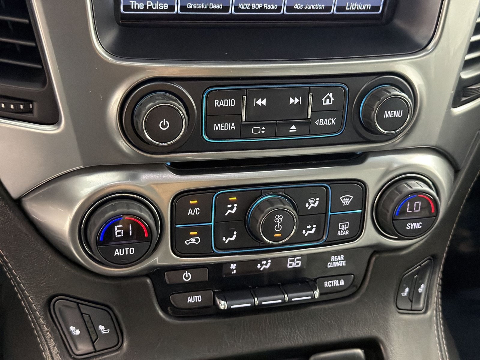 Used 2020 Chevrolet Suburban LT AWD/4WD image 20