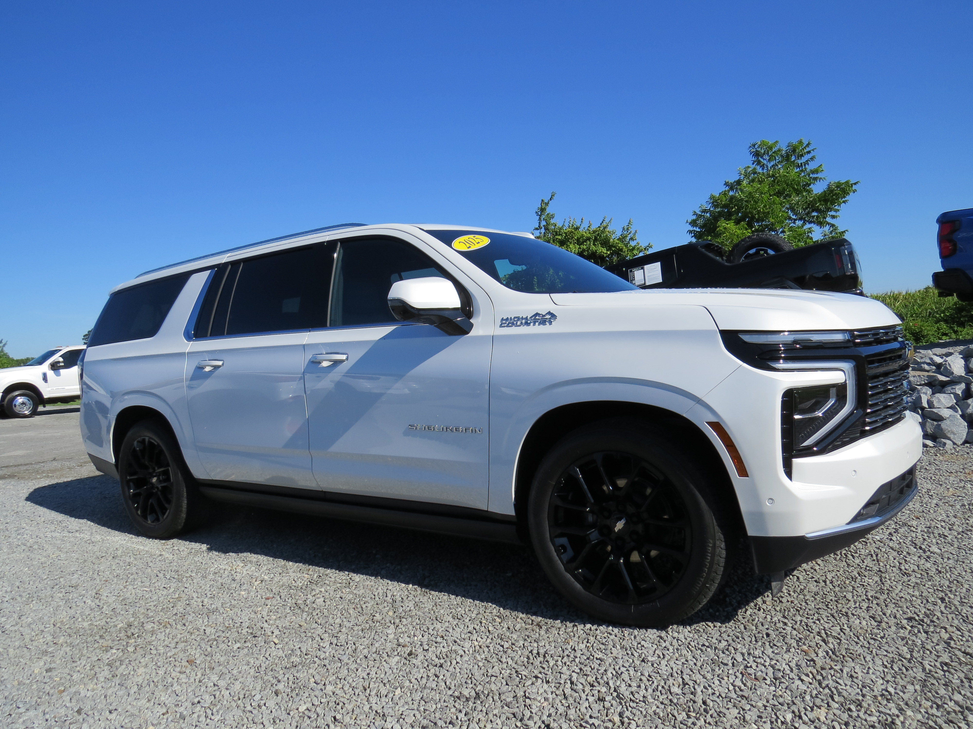 Used 2025 Chevrolet Suburban High Country AWD/4WD image 17