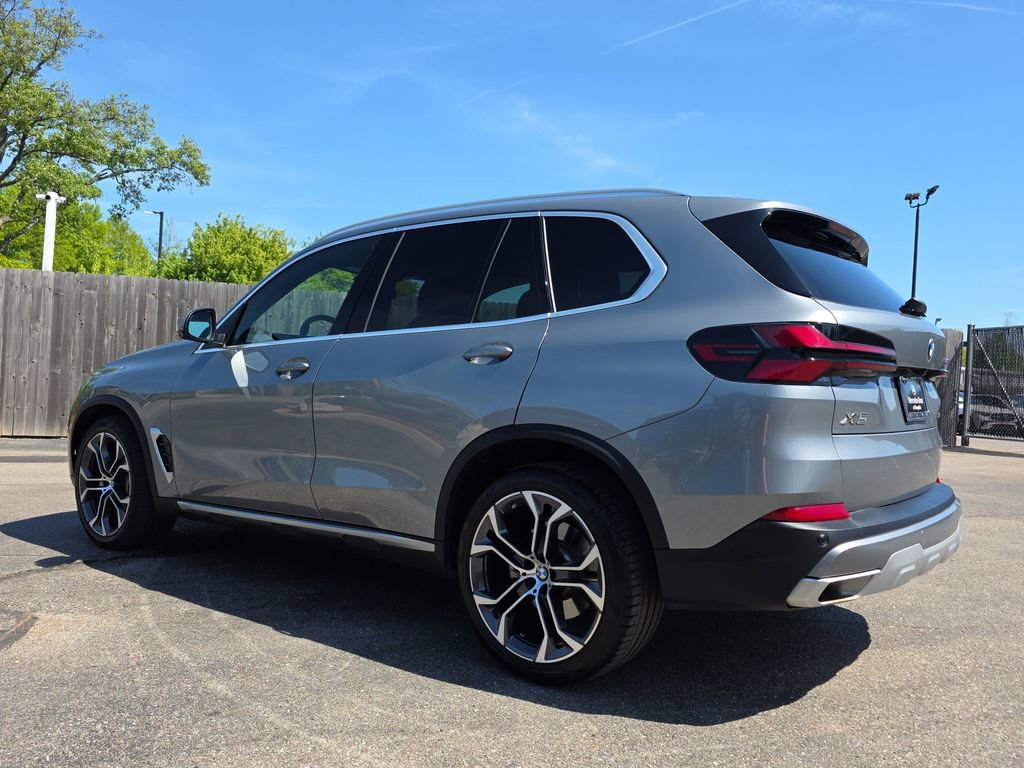Used 2024 BMW X5 sDrive40i w/ Premium Package image 3