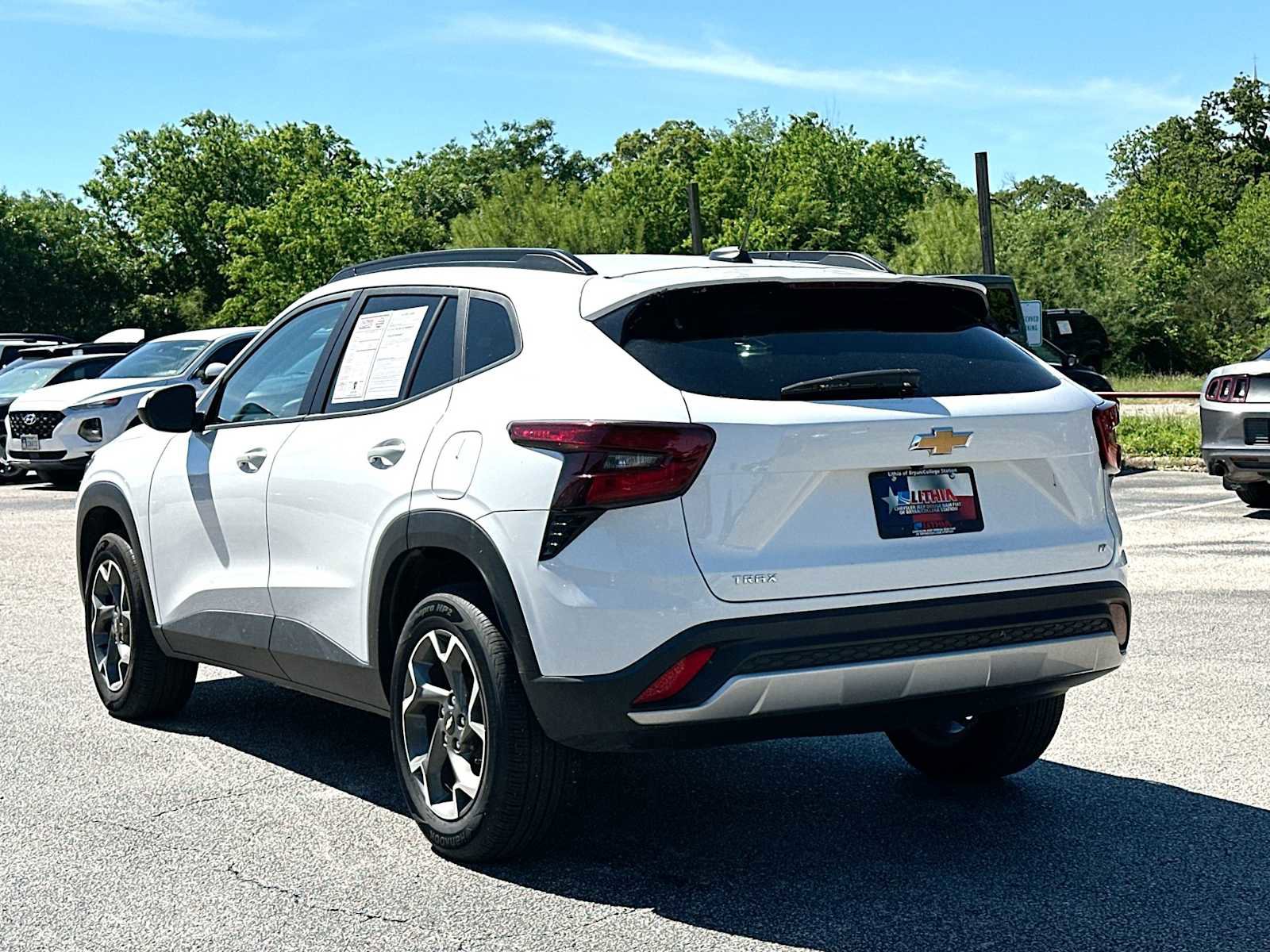 Used 2025 Chevrolet Trax LT w/ LT Convenience Package image 13