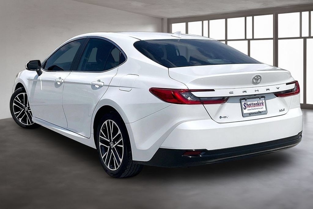 Used 2025 Toyota Camry XLE FWD image 4