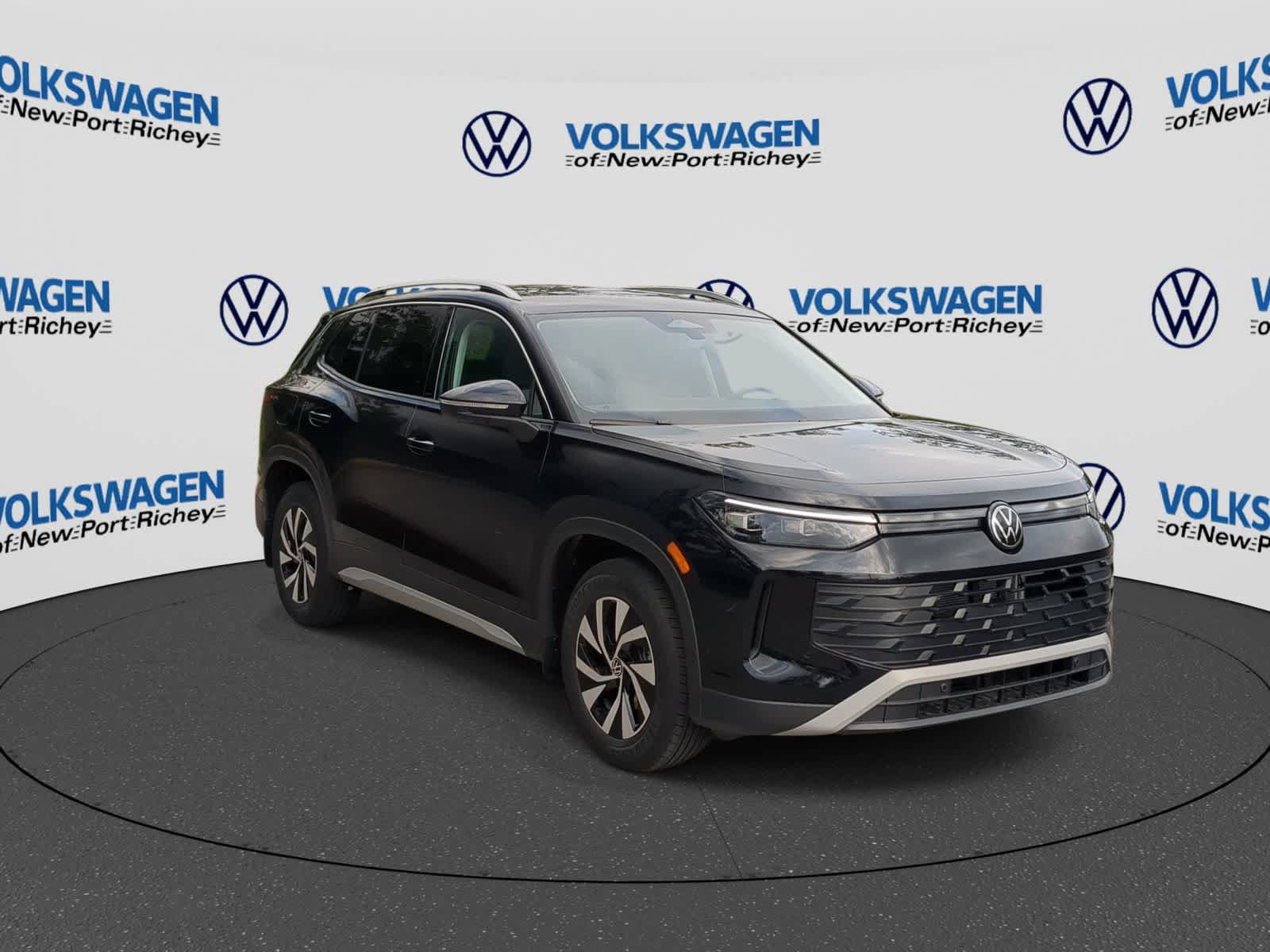 New 2025 Volkswagen Tiguan S FWD image 2
